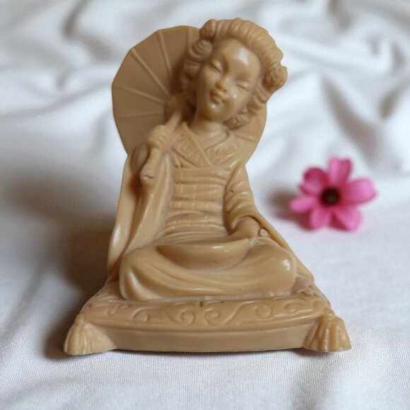 Vintage Faux Ivory Asian Figurines Set – Geisha & Farmer Resin Decor 4" 1980's - Picture 5 of 10